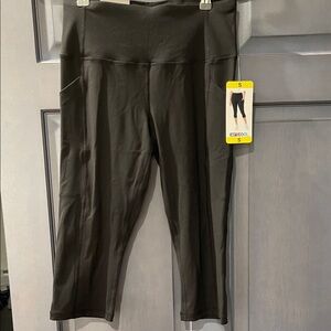 32 Degrees Cool Women's Soft Active Capri Legging Pants Black, Size Small